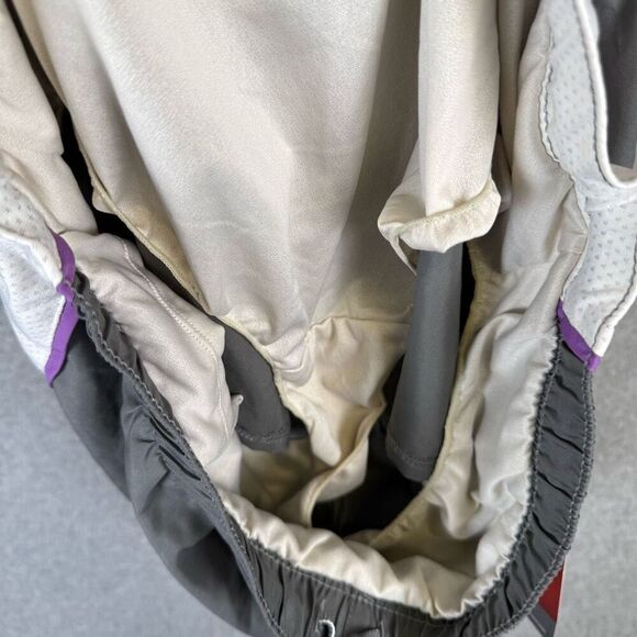 Brand New New Balance Women's Size Large Athletic Shorts Grey White Running - Picture 6 of 7